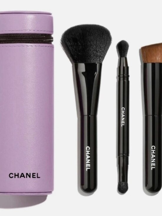 CHANEL Other - Chanel Codes Couleur Limited Edition Brush Set with Pouch Immortelle 135